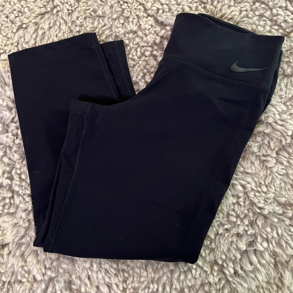 NIKE Dri-Fit Capri Medium